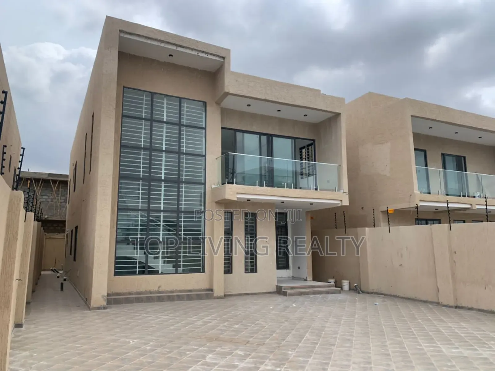 4bdrm Townhouse/Terrace in Legon Hills, Ashaley Botwe for sale
