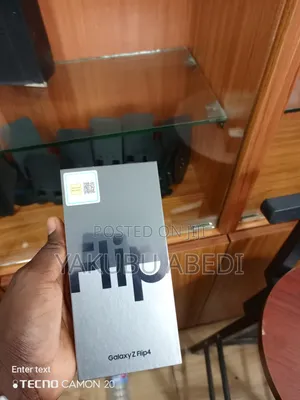 New Samsung Galaxy Z Flip4 256 GB Black