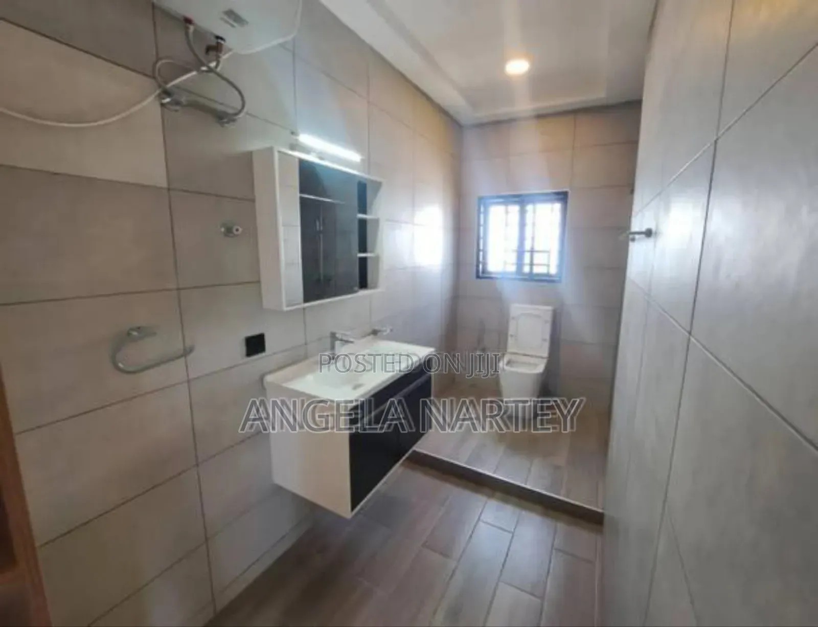 3bdrm House in Manet-East Airport, Accra Metropolitan for sale