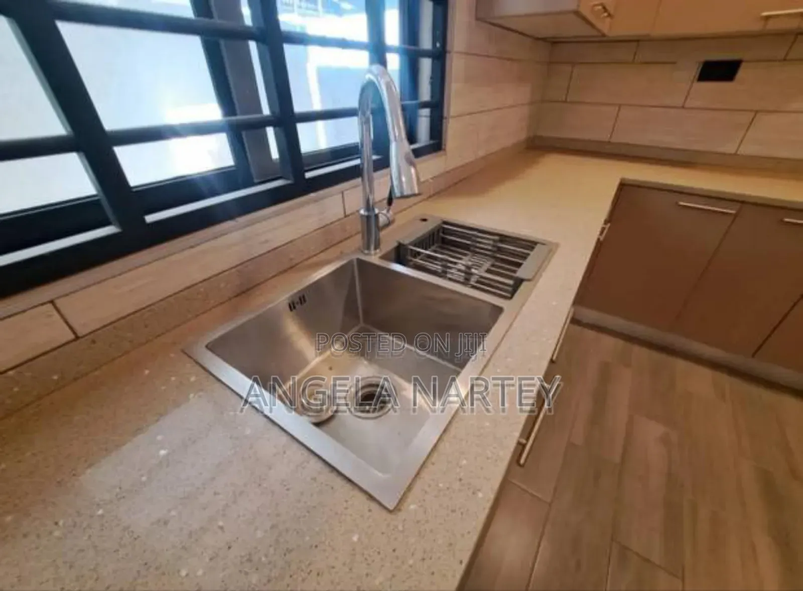 3bdrm House in Manet-East Airport, Accra Metropolitan for sale