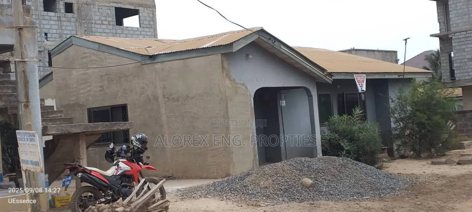 3bdrm House in Uncompleted, Tema Metropolitan for sale
