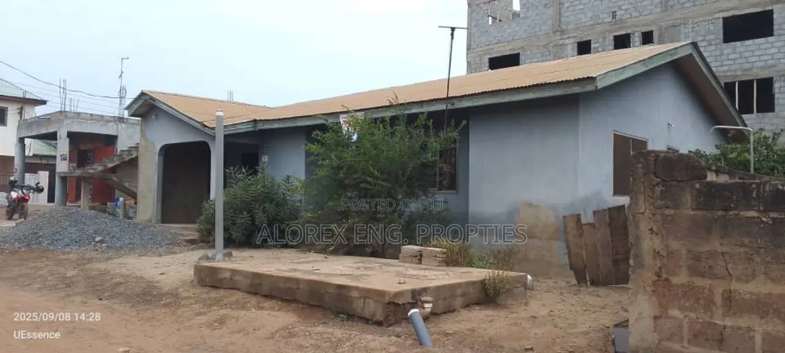 3bdrm House in Uncompleted, Tema Metropolitan for sale