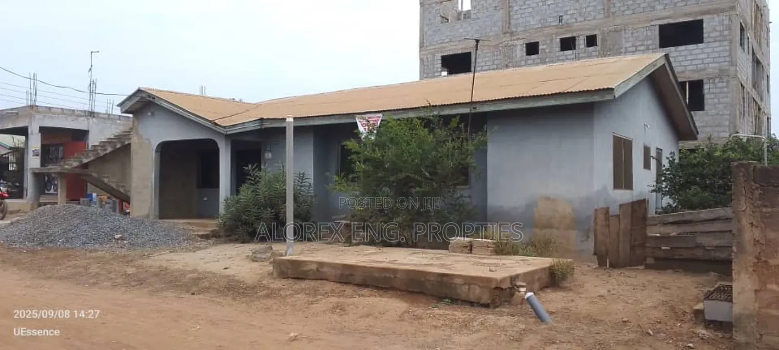 3bdrm House in Uncompleted, Tema Metropolitan for sale