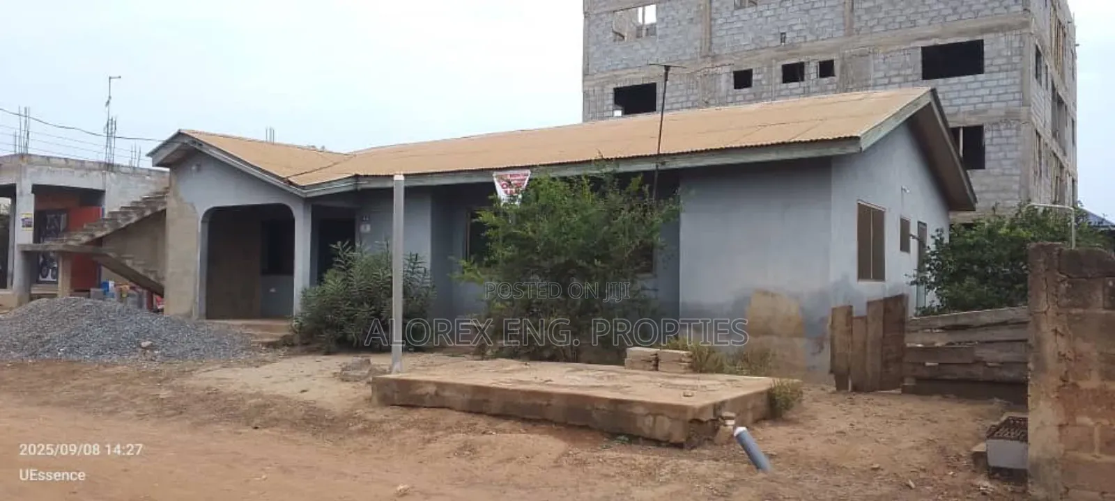 3bdrm House in Uncompleted, Tema Metropolitan for sale