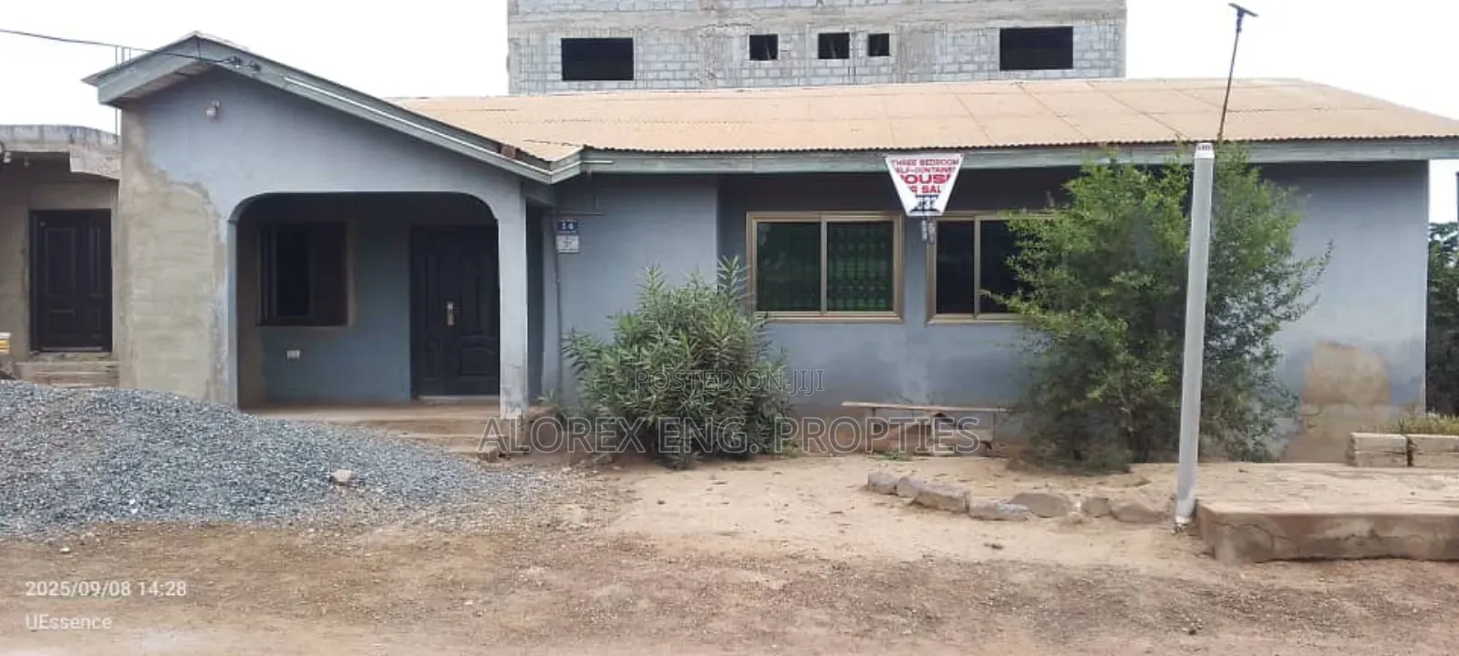 3bdrm House in Uncompleted, Tema Metropolitan for sale