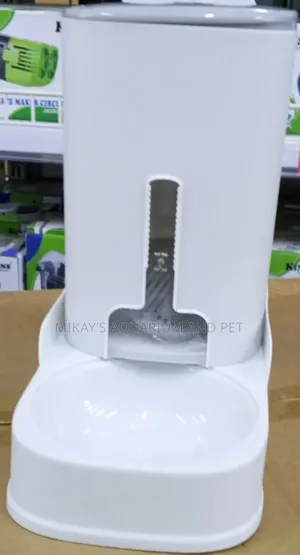 Plastic Dog Feeder