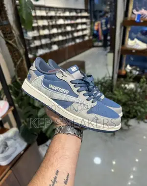 Nike Air Jordan 1 Low X Undefeated.