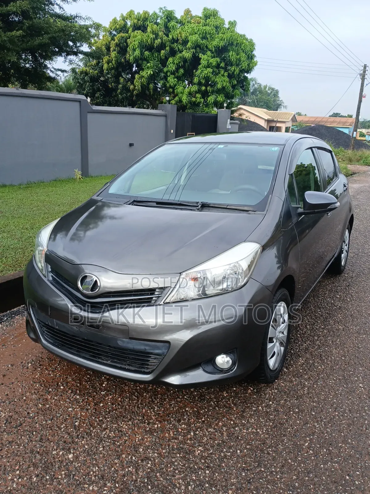 Toyota Vitz 1.3 AWD 3dr 2013 Gray