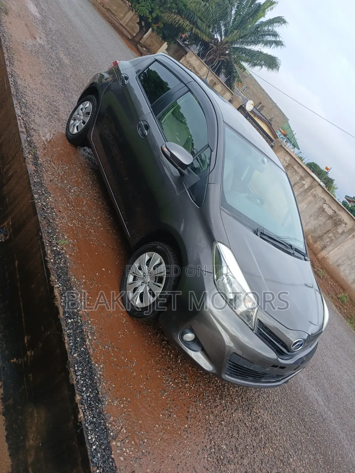 Toyota Vitz 1.3 AWD 3dr 2013 Gray
