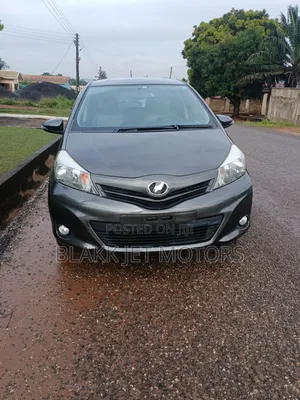Toyota Vitz 1.3 AWD 3dr 2013 Gray