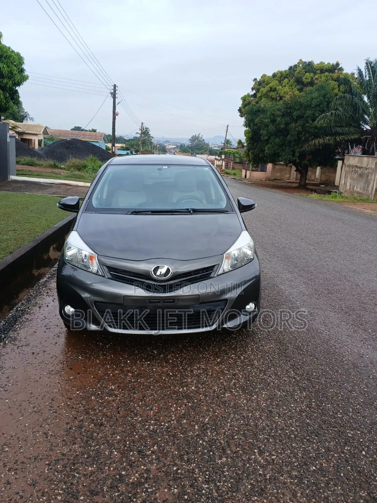 Toyota Vitz 1.3 AWD 3dr 2013 Gray
