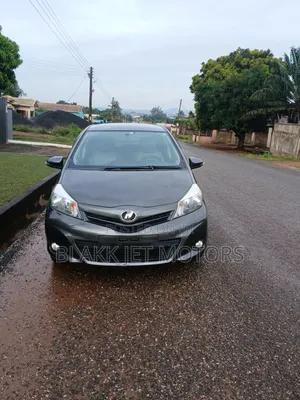 Toyota Vitz 1.3 AWD 3dr 2013 Gray