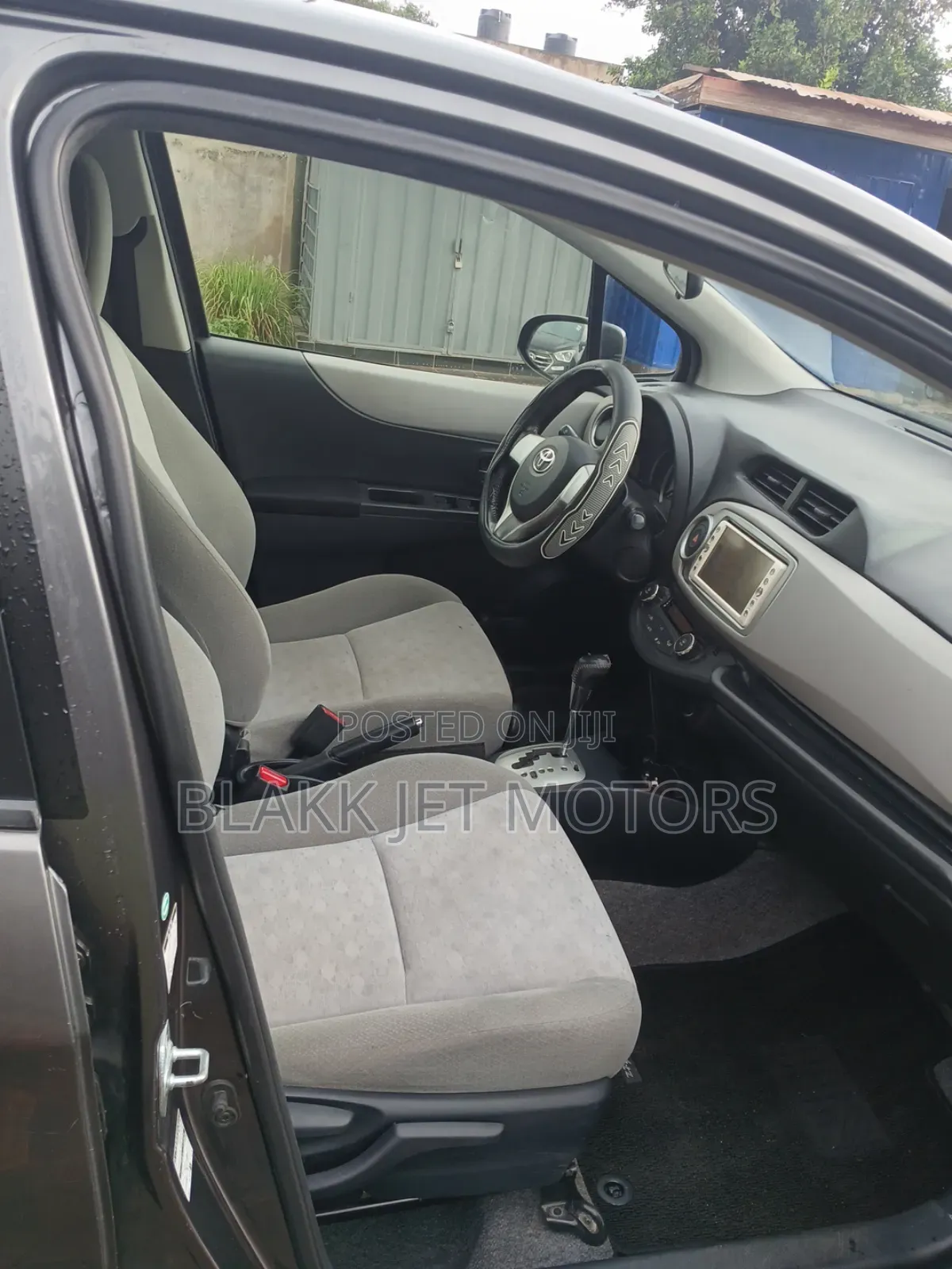 Toyota Vitz 1.3 AWD 3dr 2013 Gray