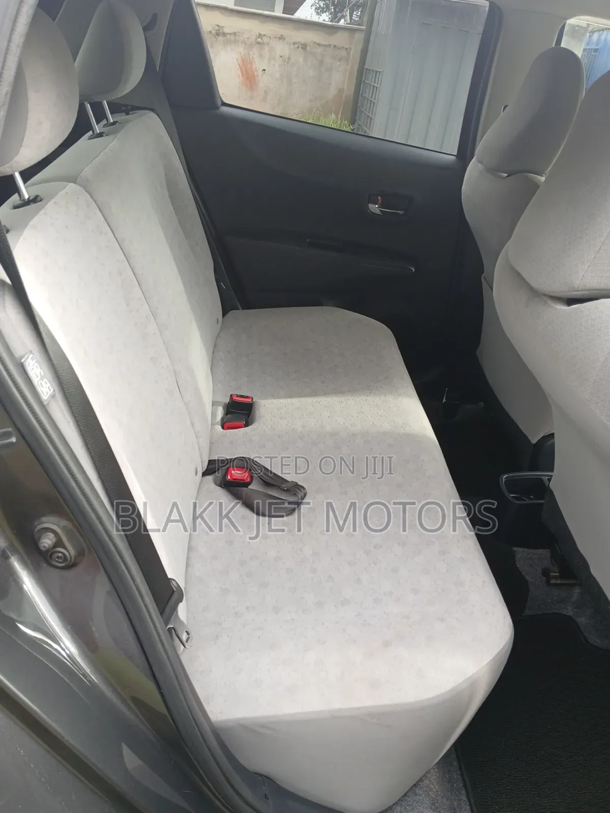 Toyota Vitz 1.3 AWD 3dr 2013 Gray