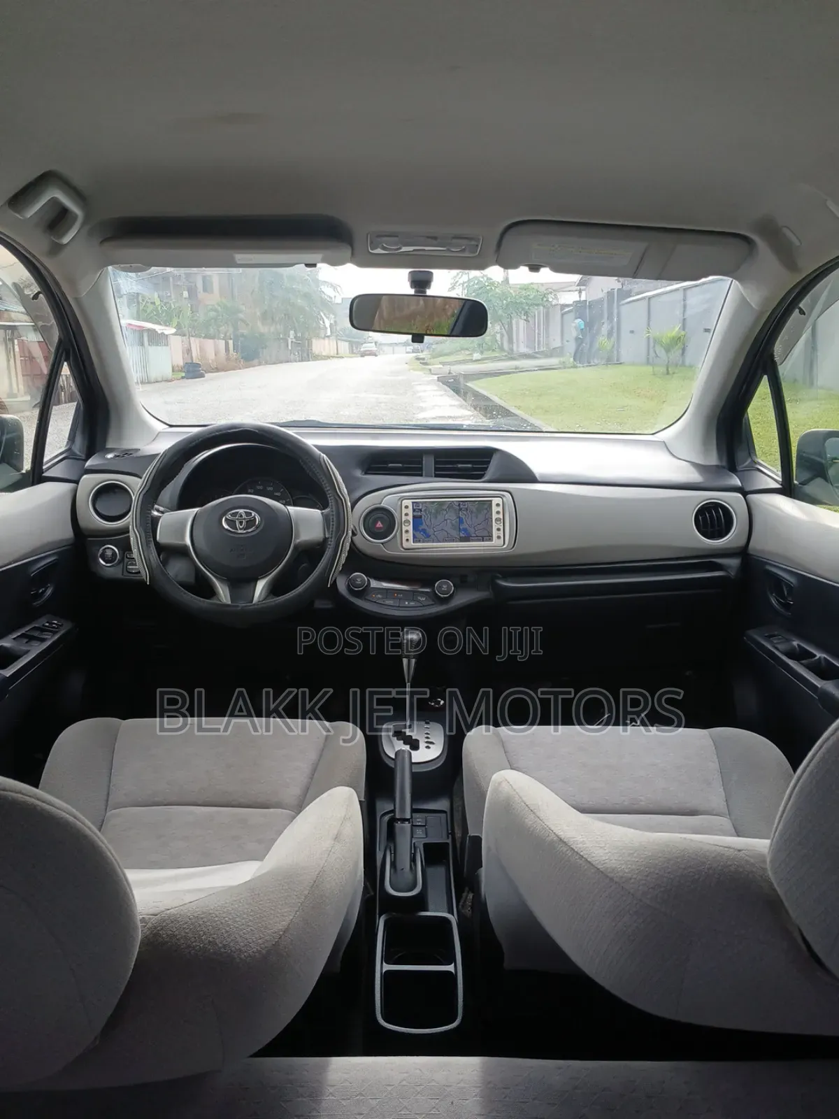 Toyota Vitz 1.3 AWD 3dr 2013 Gray
