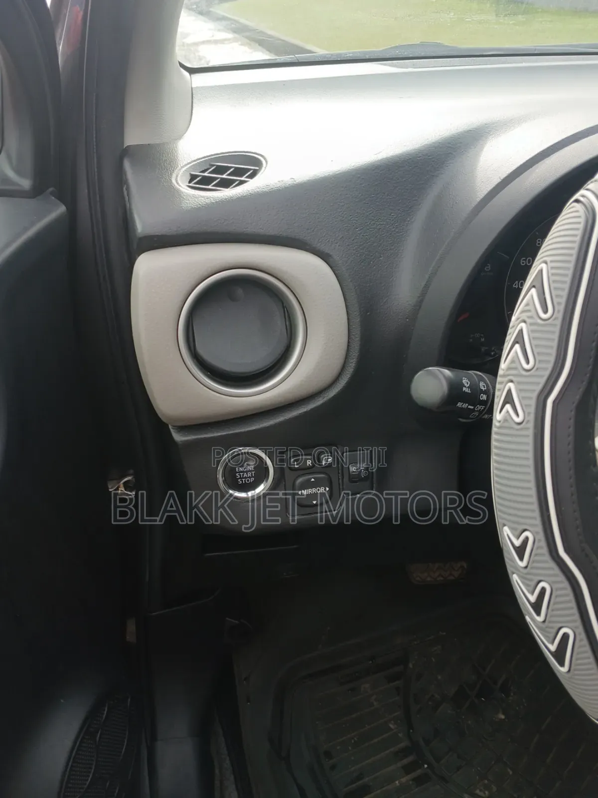 Toyota Vitz 1.3 AWD 3dr 2013 Gray