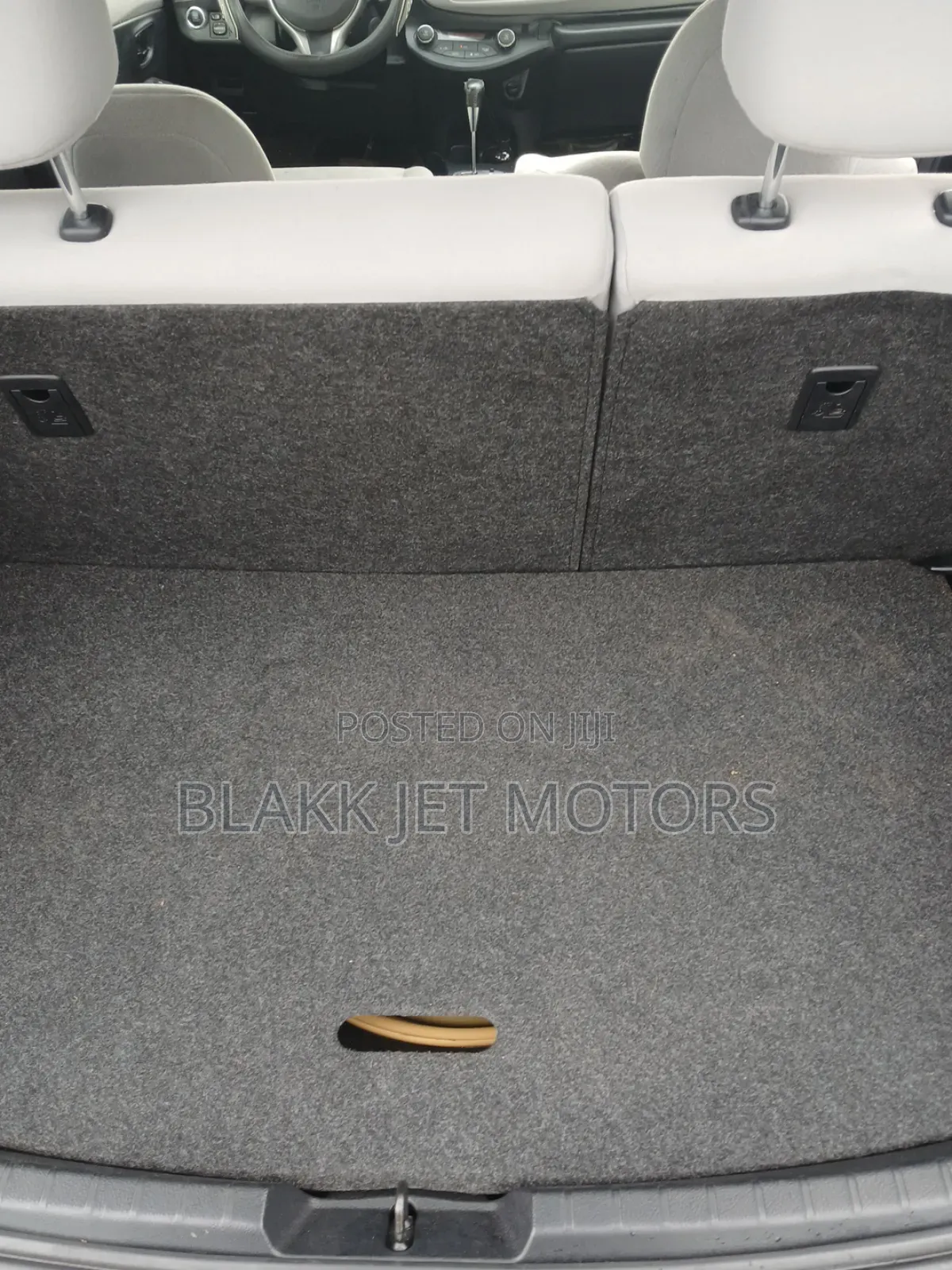 Toyota Vitz 1.3 AWD 3dr 2013 Gray
