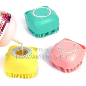 Pet Shampoo Brush