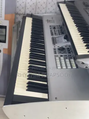 Roland Fantom X8