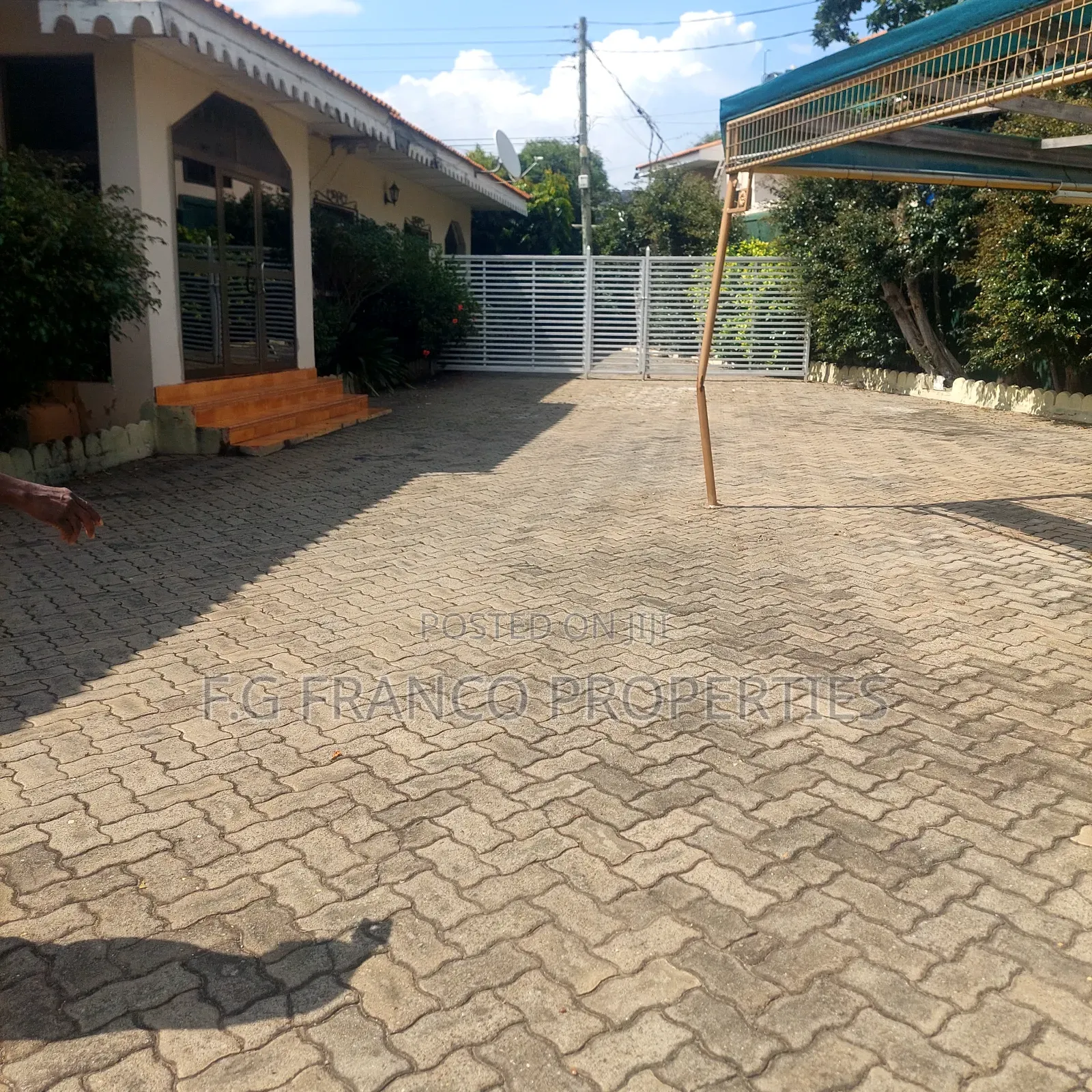 4bdrm House in Kg Franco Properties, Airport Residential Area for sale