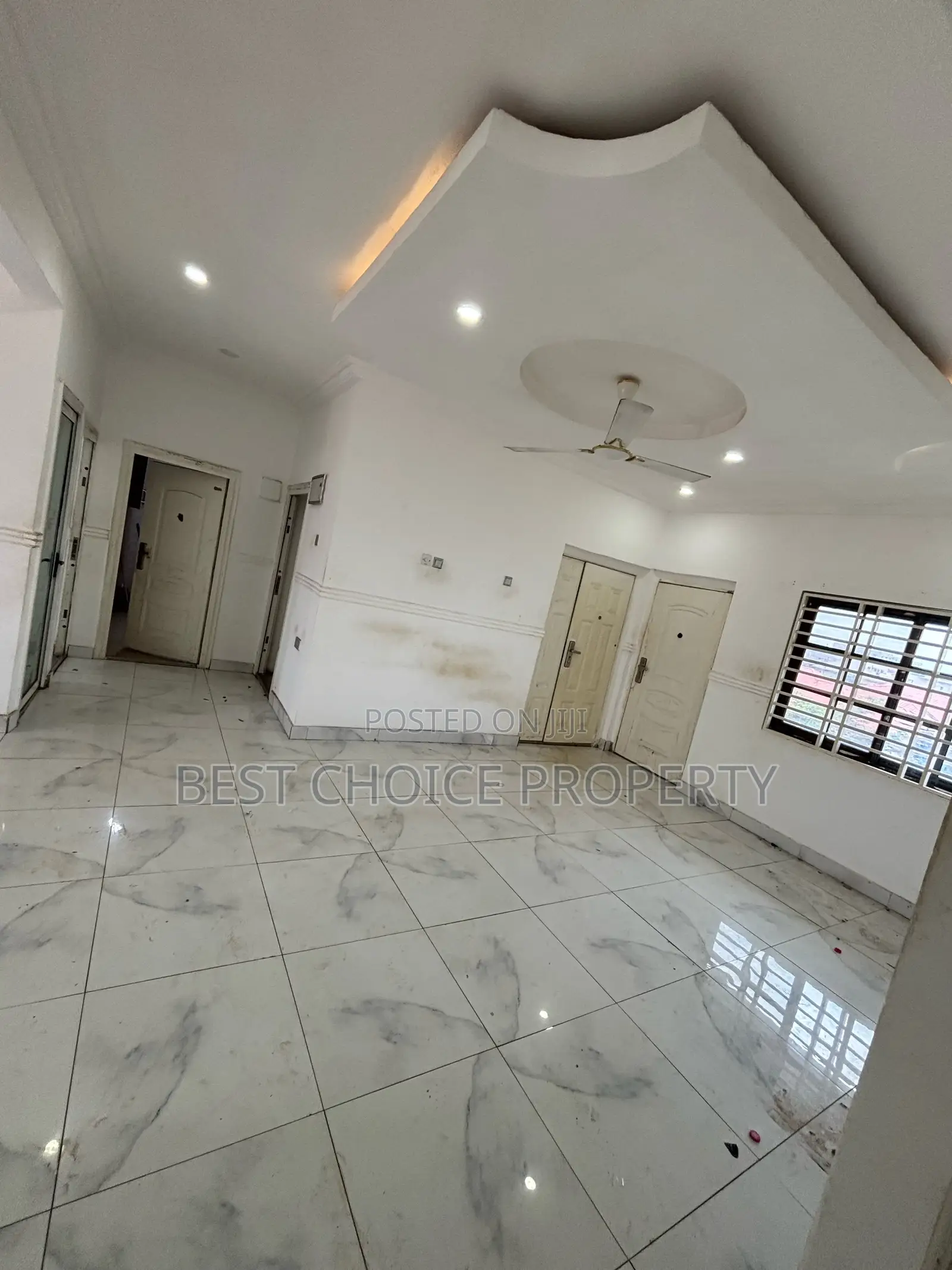 Ex 3 Bedroom Apartment for Rent at Lakeside