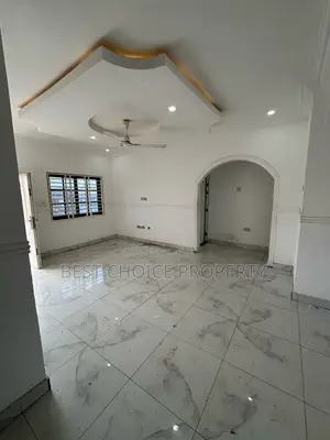 Ex 3 Bedroom Apartment for Rent at Lakeside