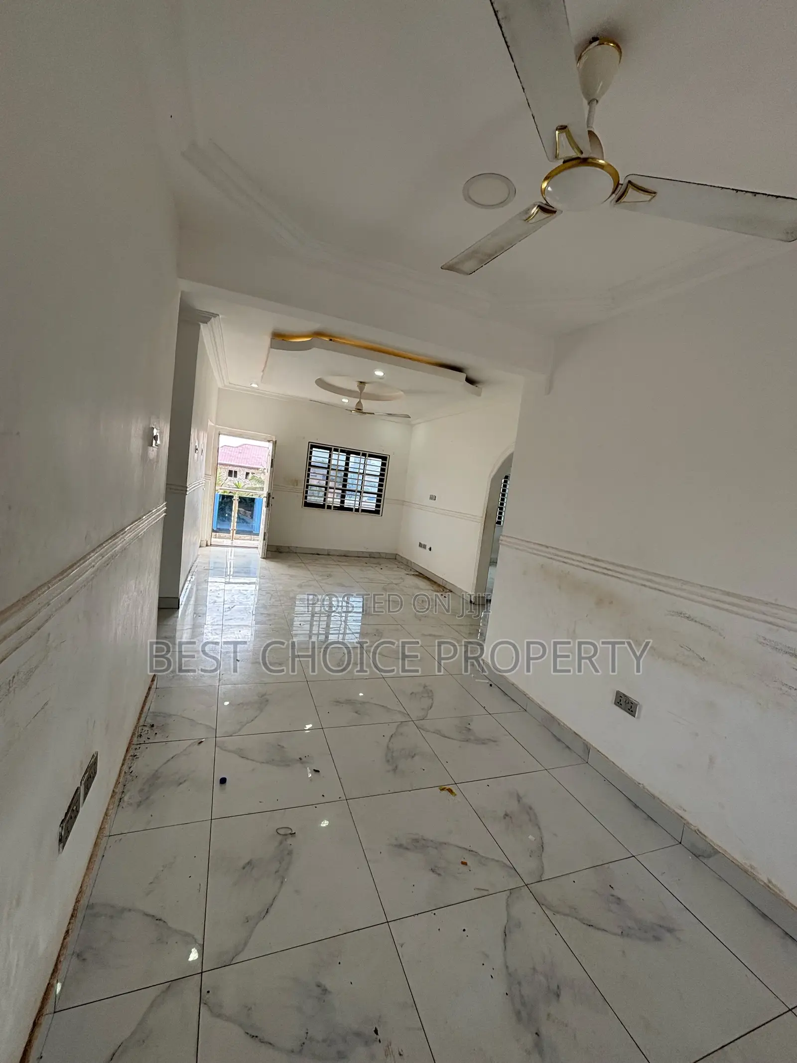 Ex 3 Bedroom Apartment for Rent at Lakeside