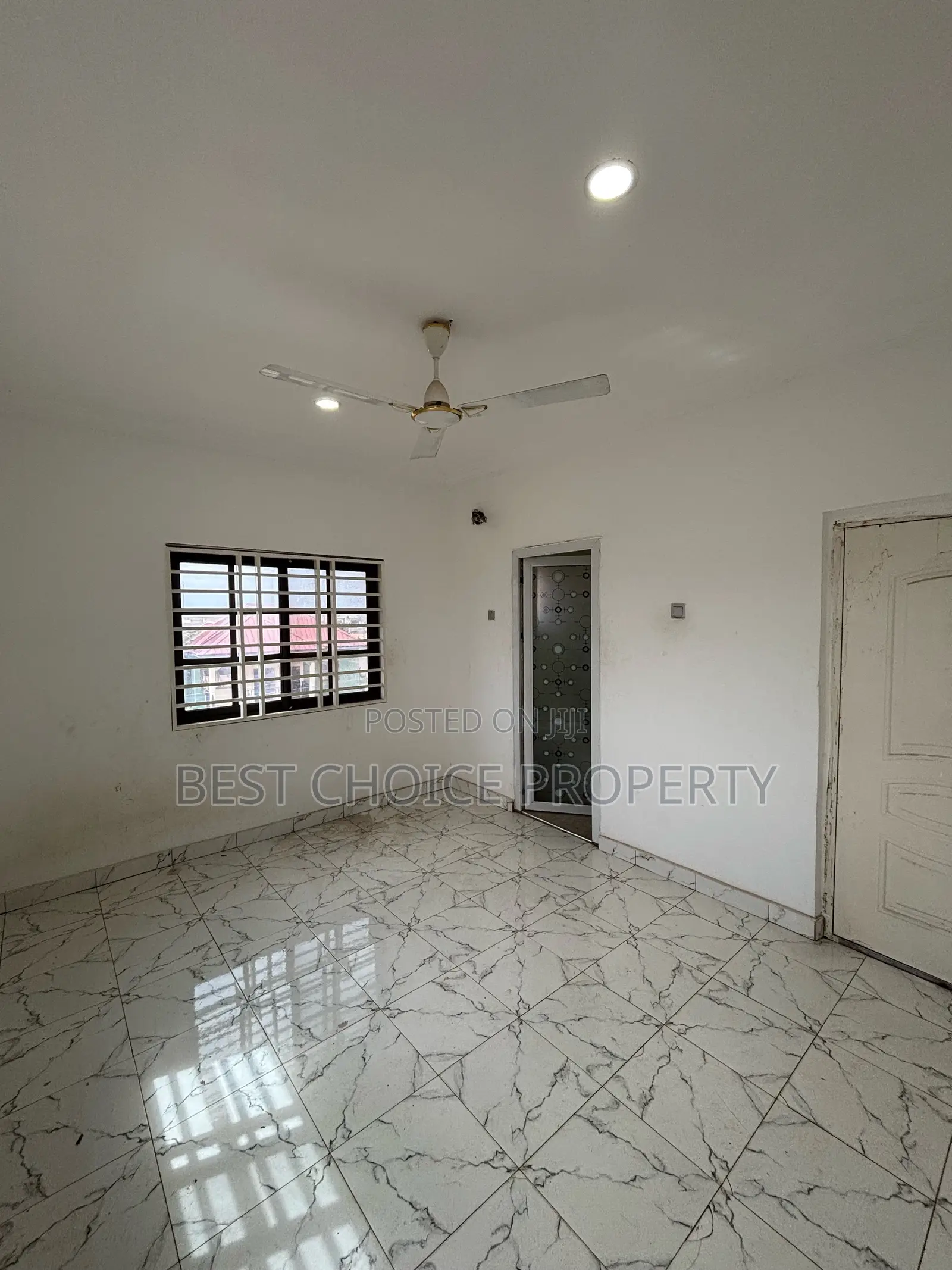 Ex 3 Bedroom Apartment for Rent at Lakeside