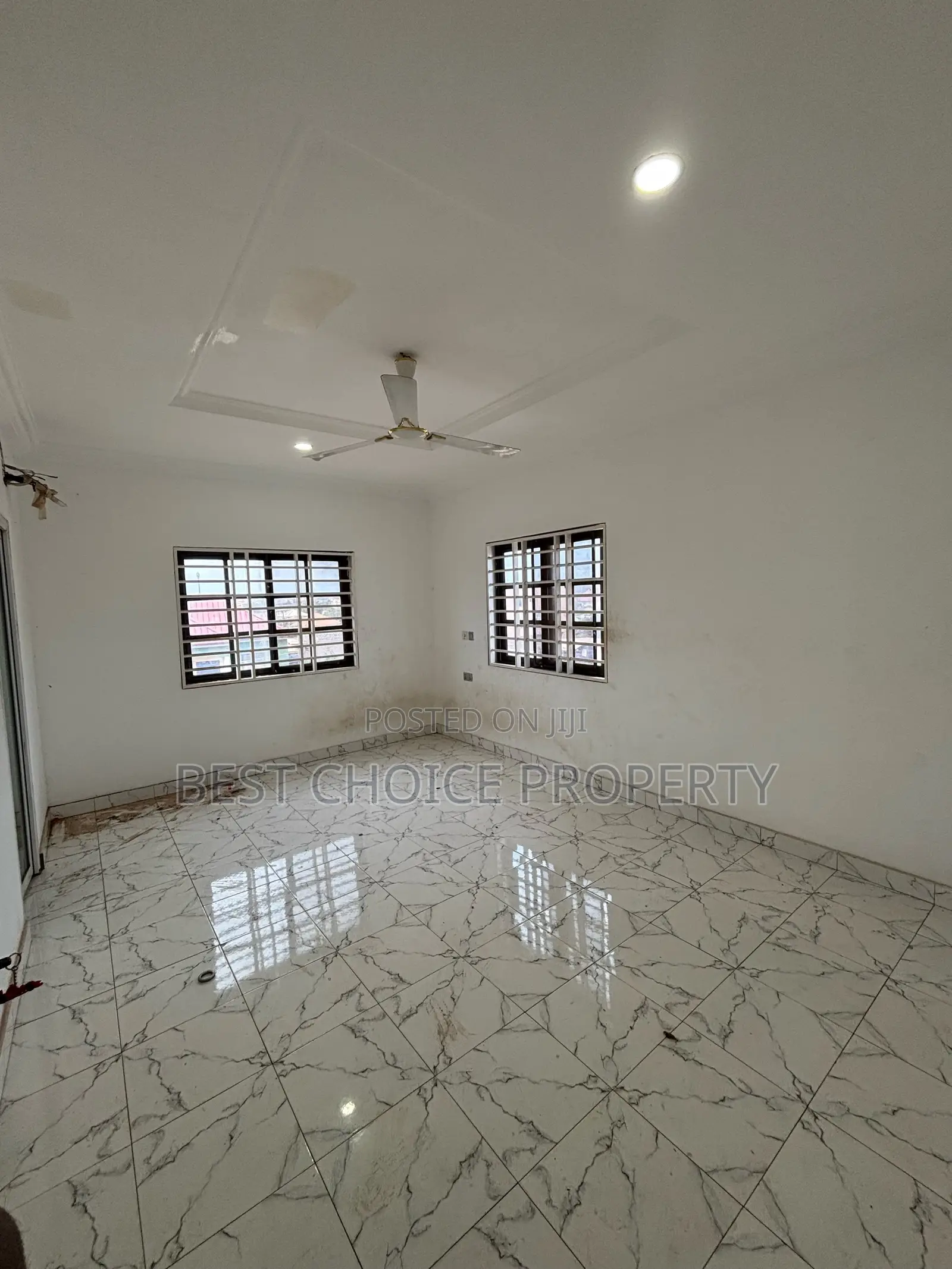 Ex 3 Bedroom Apartment for Rent at Lakeside
