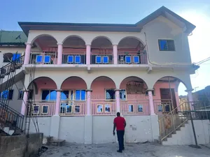 8bdrm House in Accra Metropolitan for sale