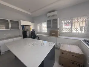 5bdrm House in Osu for rent