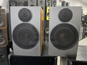 Powerful Denon Bookshelf Solid Speakers Heavy Pair Of Bookshelf!