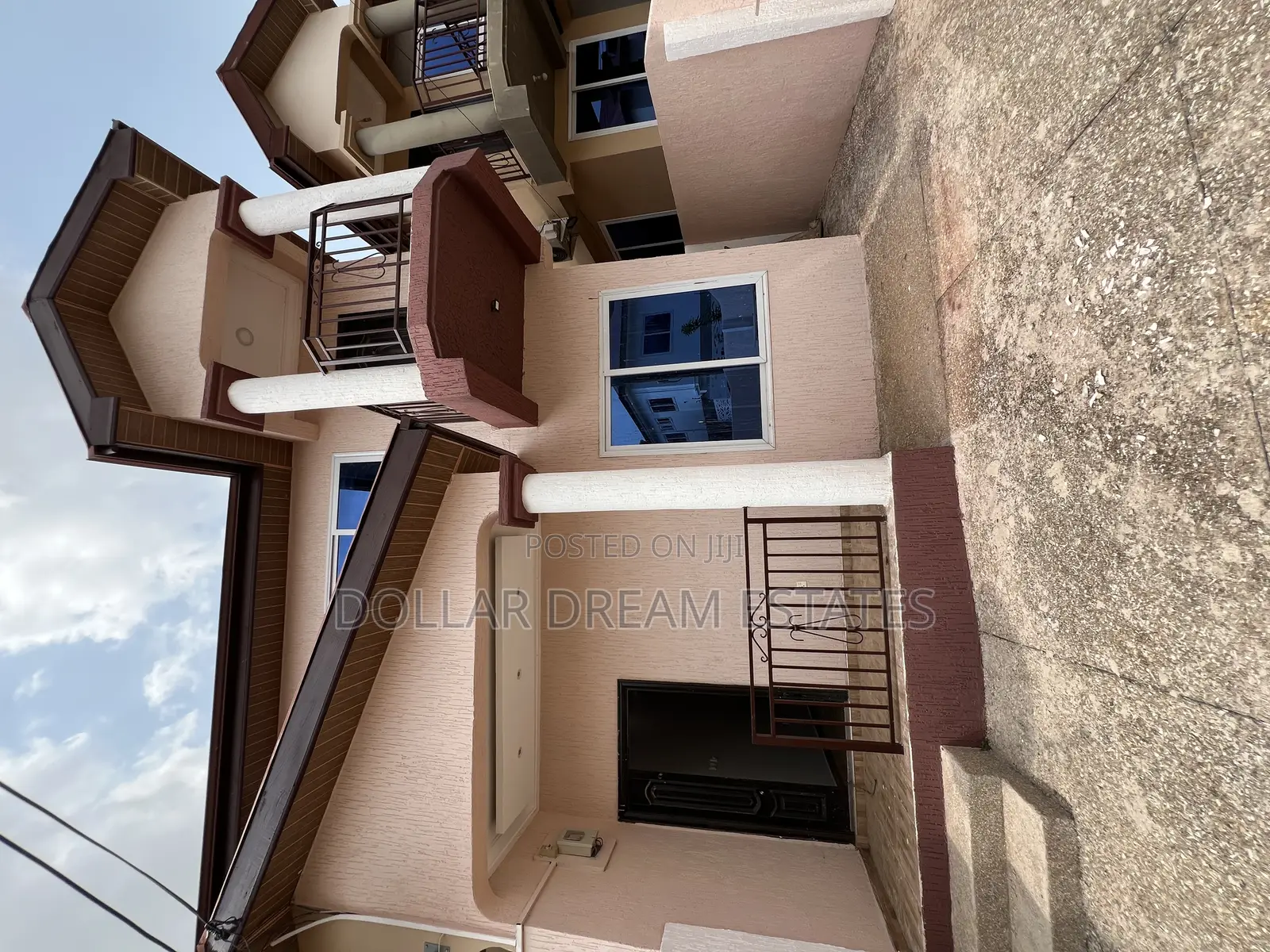 3bdrm Townhouse / Terrace in Oyarifa for rent