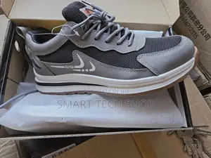 Guyisa Safety Shoes With Steel Toes And Breathable Material Antipunch