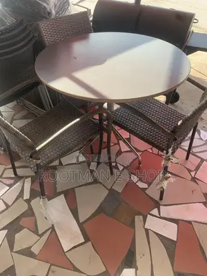 Stylish Outdoor Table Set – 1 Round Table + 4 Wicker Chairs