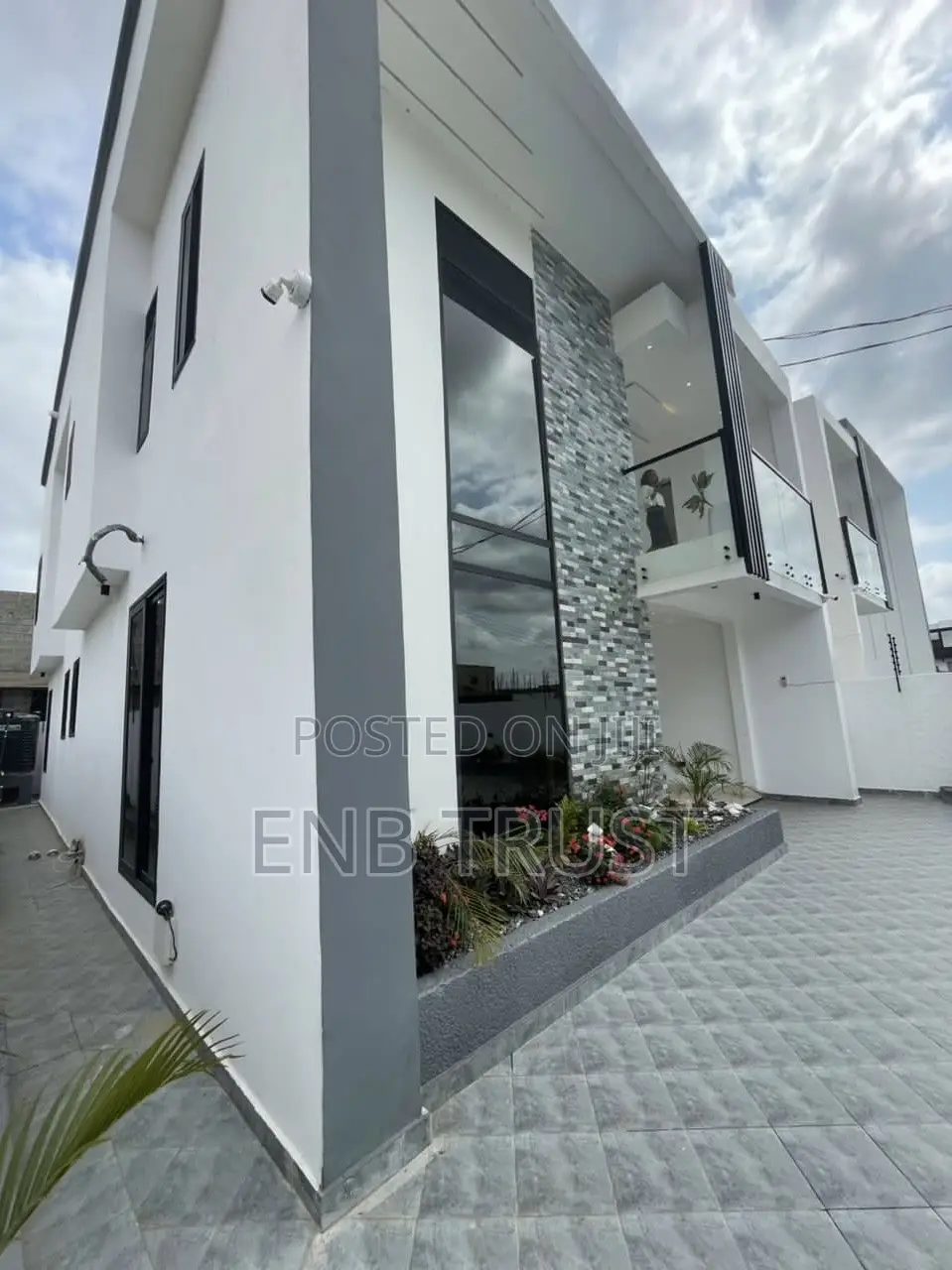 4bdrm Duplex in East Legon Hills, School Junction for sale