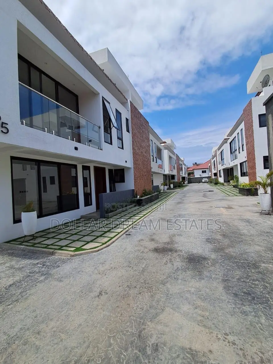 3bdrm Townhouse / Terrace in Airport Residential Area for rent