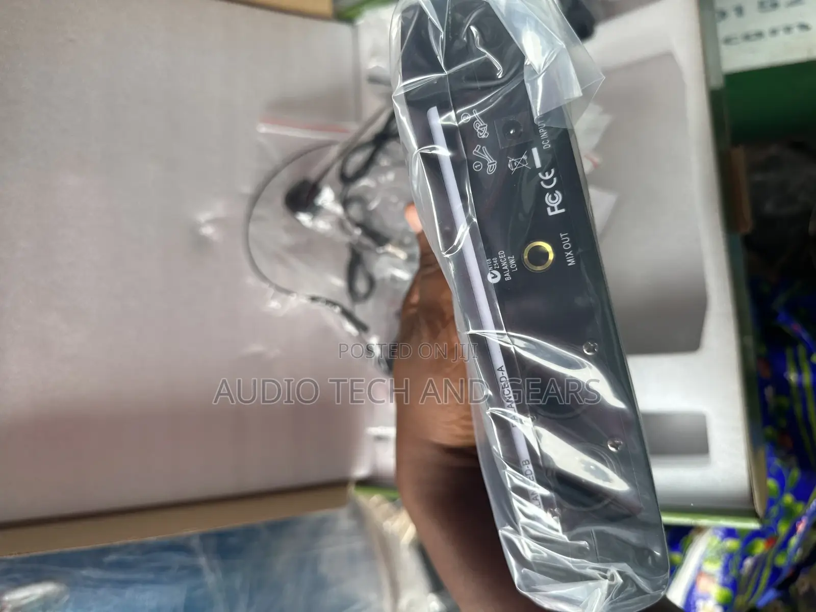 Shure Wireless Head and Tie Microphone (Glxd4)