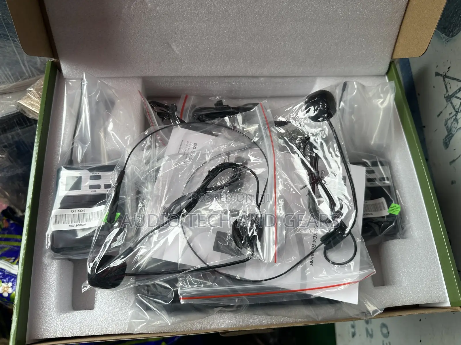 Shure Wireless Head and Tie Microphone (Glxd4)
