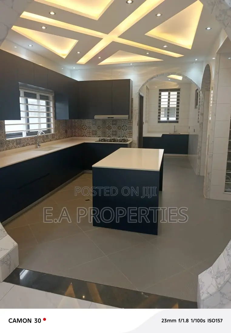 7bdrm House in E A Propeties, Ability for sale