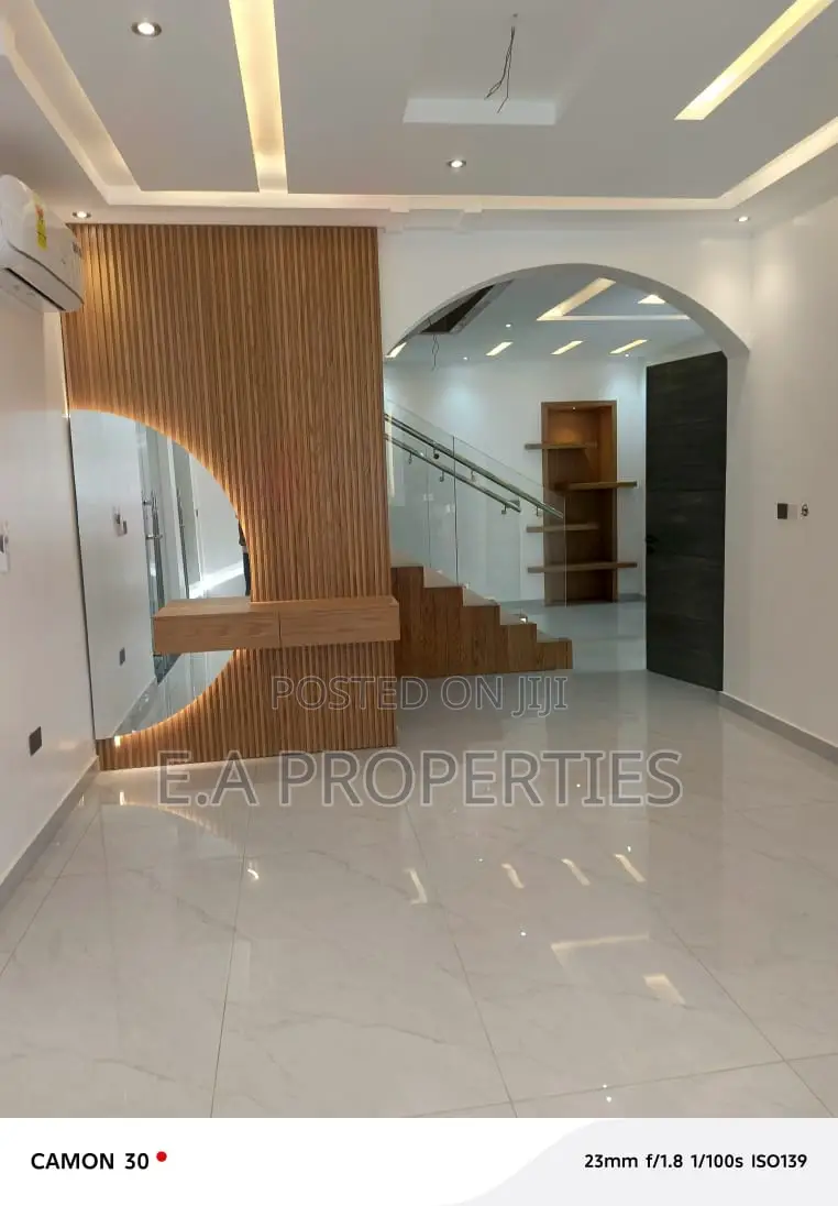 7bdrm House in E A Propeties, Ability for sale