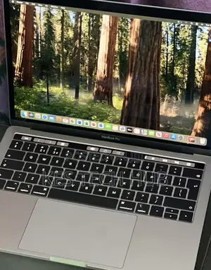 New Laptop Apple MacBook Pro 2019 8GB Intel Core i5 SSD 256GB
