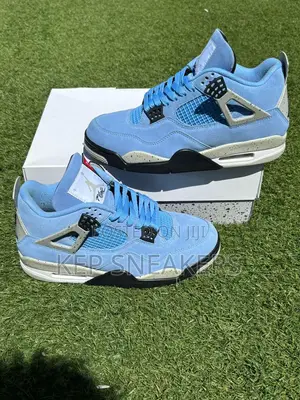Air Jordan 4 Retro "University Blue"