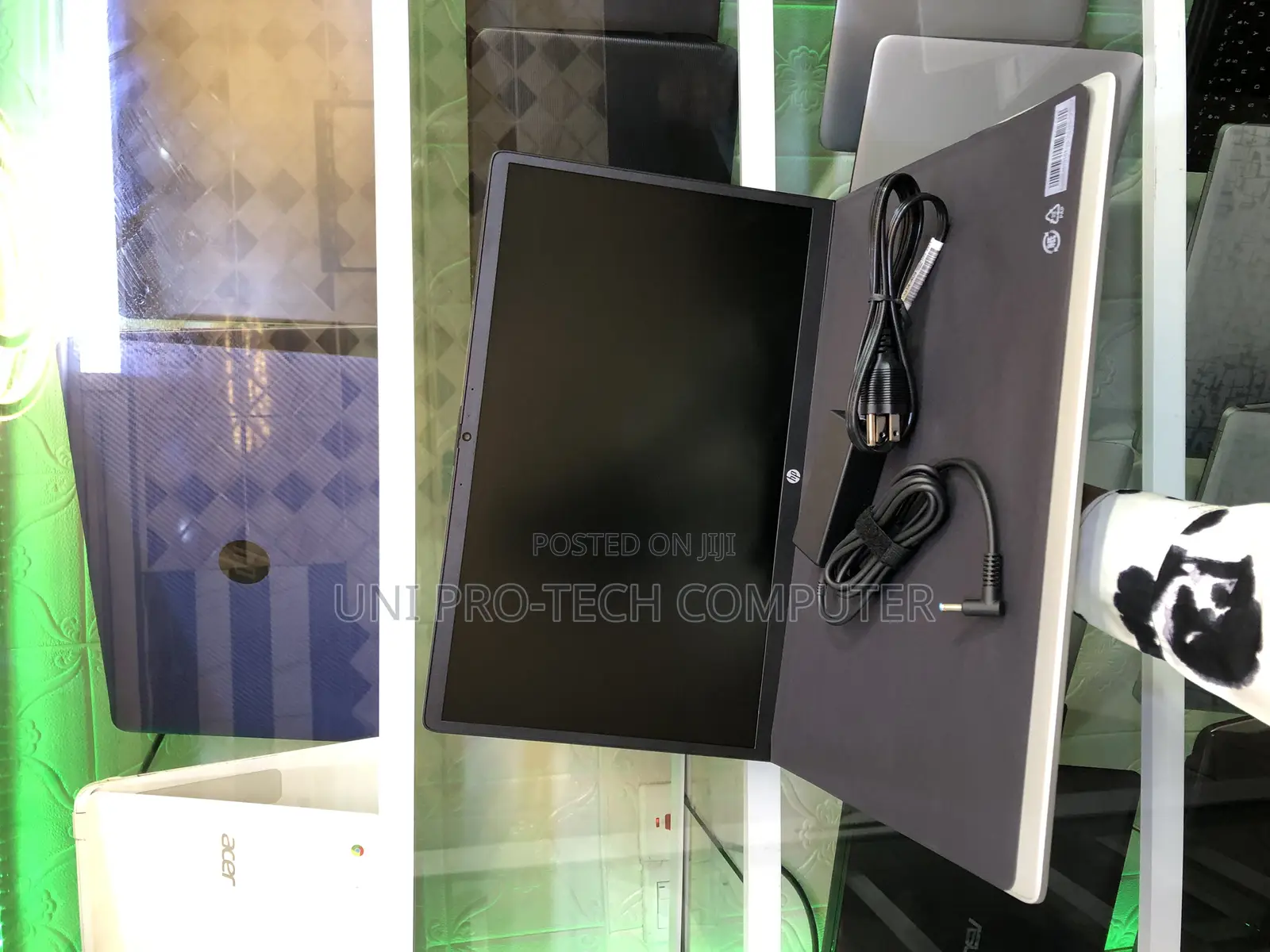 New Laptop HP 17-3000 4GB Intel SSD 256GB
