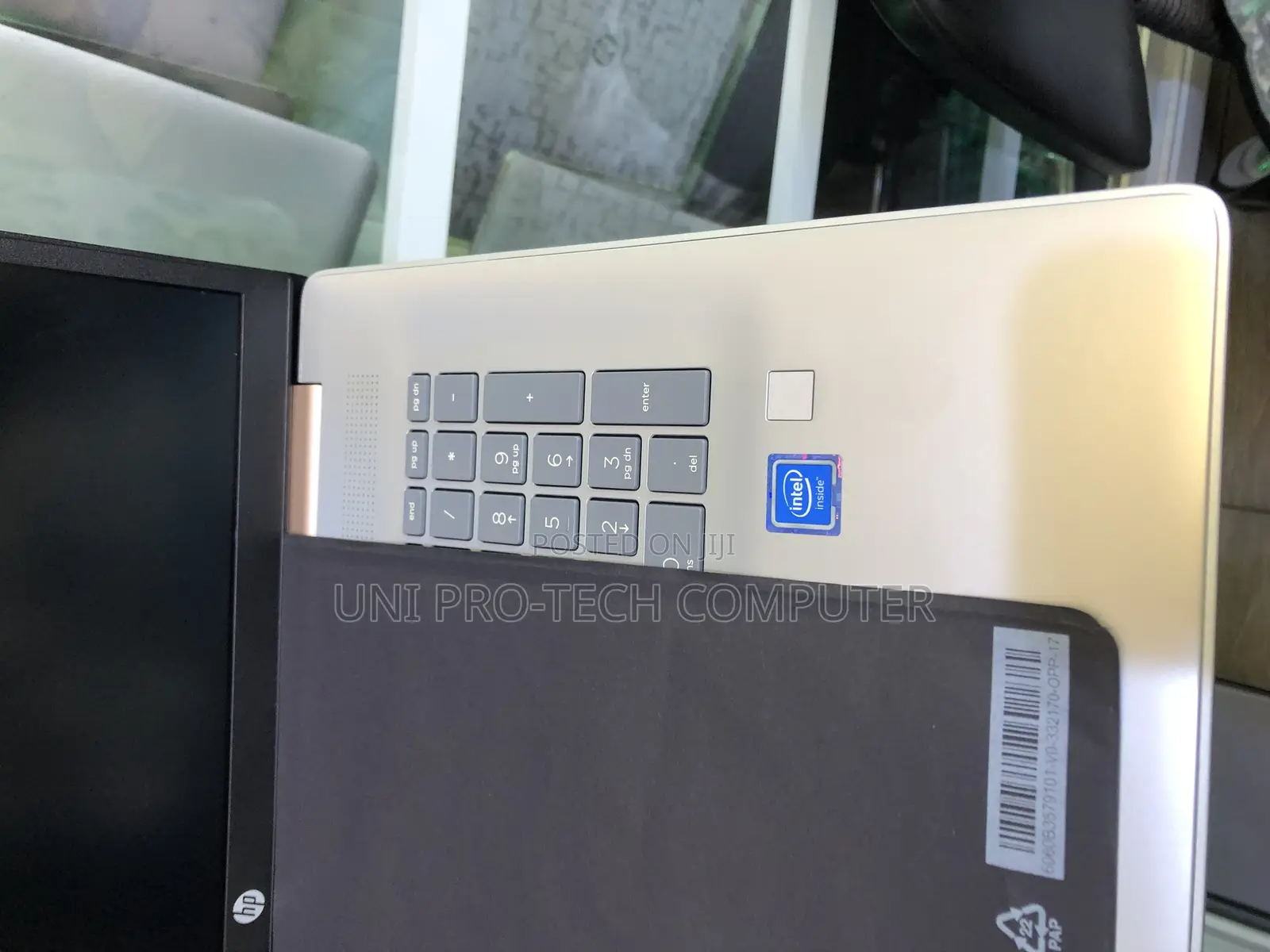 New Laptop HP 17-3000 4GB Intel SSD 256GB