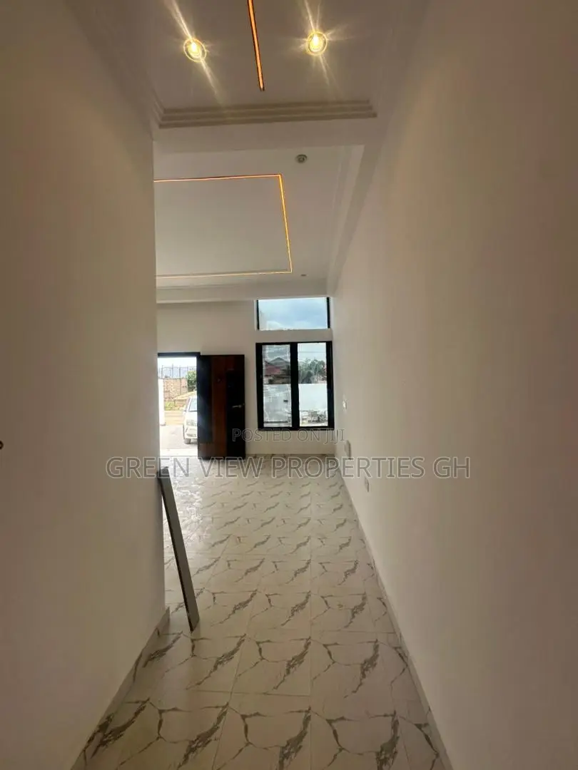 3bdrm House in Old Ashomang for sale