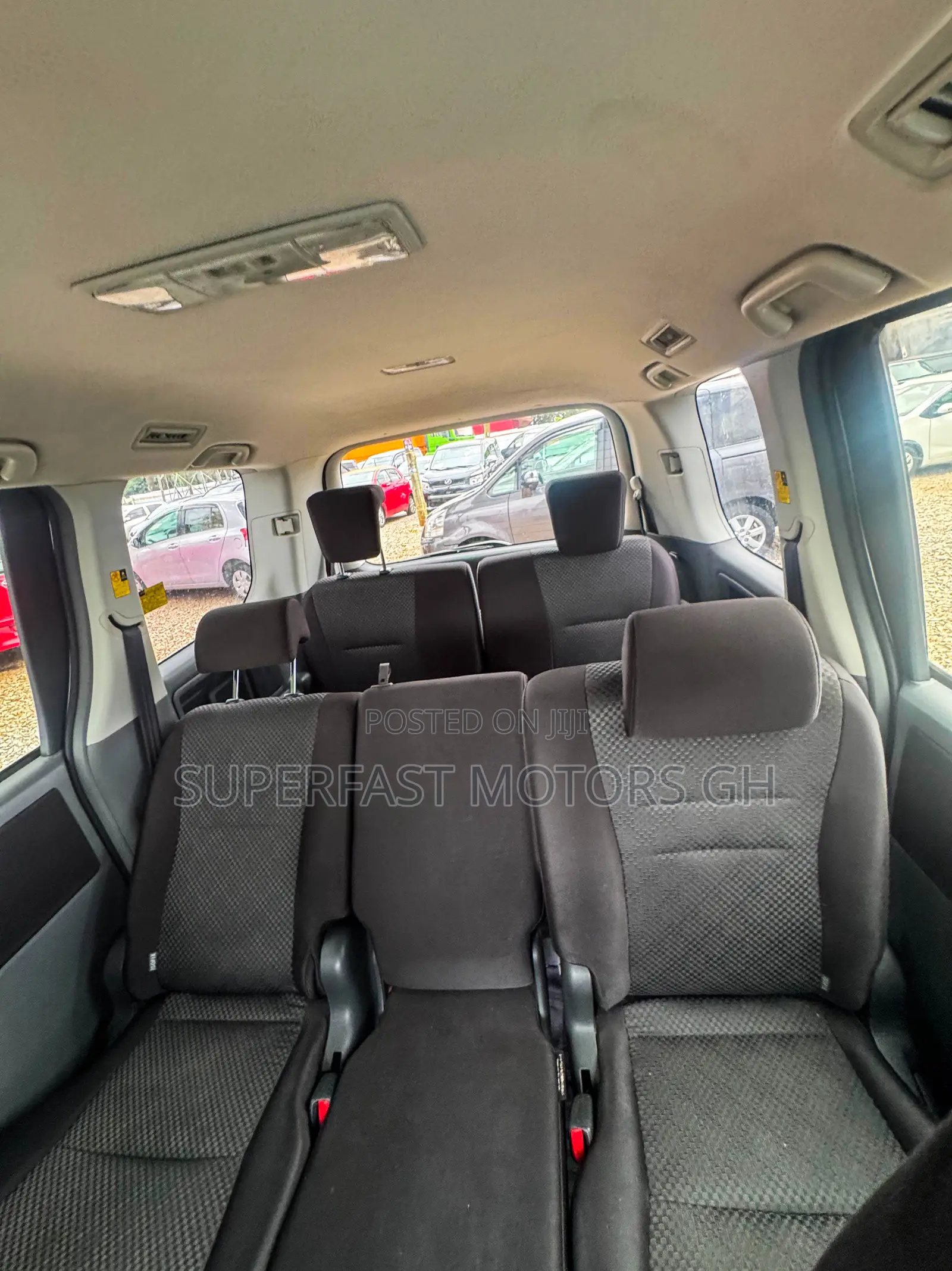 Toyota Noah 2.0 143hp AWD (7 Seater) 2012 Silver