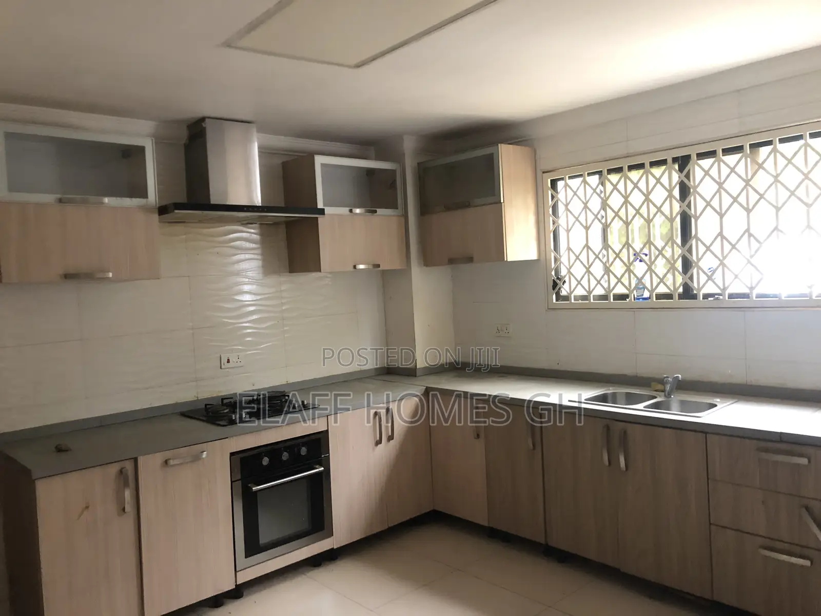 4bdrm Townhouse / Terrace in Elaffhomesgh, East Legon for rent