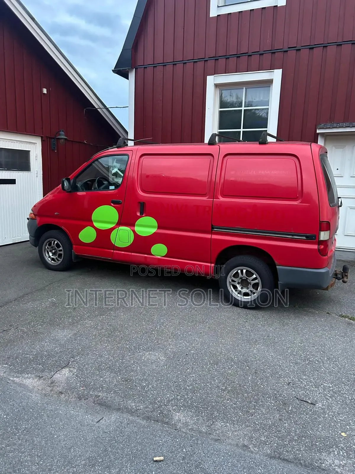 Toyota HiAce 2006 Red