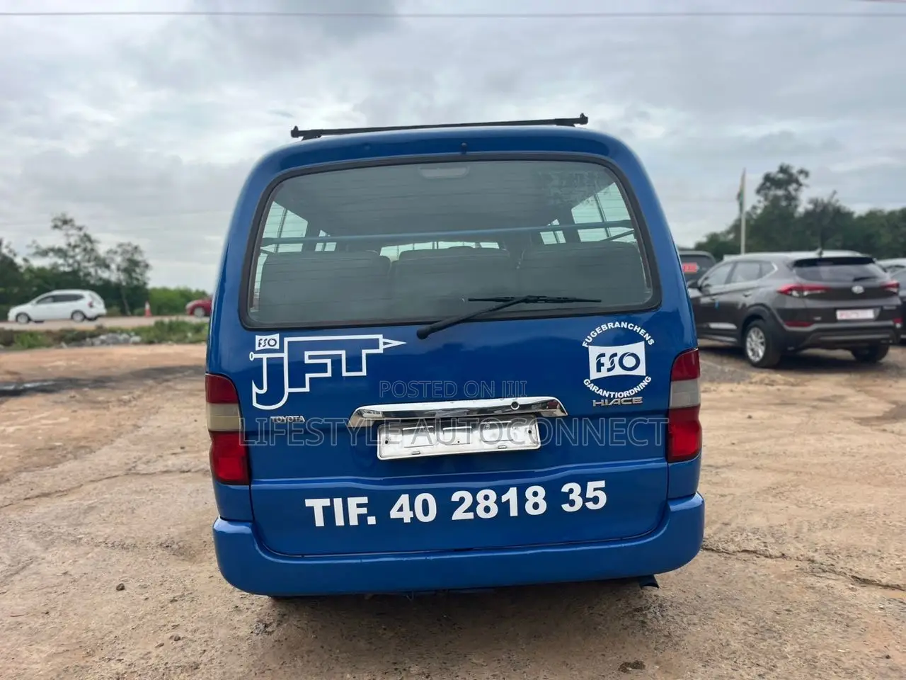 Toyota HiAce 2013 Blue